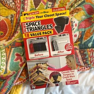 Ruby Space Triangles Closet Organizer 18 Pack